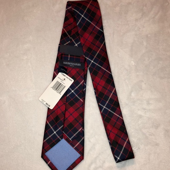 Tommy Hilfiger - Picture 2 of 4